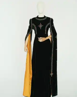 Türkmen fasonlar pombarh fasonlar Fasonlar 2025 fasonlar fason moda modalar Bezen bezen Türkmen fasonlar 2026 Türkmen fasonlar 2025 Türkmen fasonlar 2024 Türkmen fasonlar 2023 turkmenistan türkmenistan turkmen türkmen ashgabat  asgabat aşgabat balkan mary lebap dashoguz dasoguz daşoguz pombarh ponbarhat gulyupek gülýüpek stapel ştapel Gralan Çüýdeşen Abaýa Gadymy Krep Gurultaý 	Keteni Ýüpek Şifon Gipýur Lyon Welwet Atlas Kaşemir Streýç Suzana Ştapel Gülýüpek Pombarh Ýupka Gursakça Aksesuarlar Palto Penjek Okuw eşik Fata Sport eşik Uniforma Nakidka Öýme Şarf kompýuter ýaka ýaglyk Arenda köýnek 2nji el köýnek Taýyn köýnek Matalar Milli lybas milli lybaslar Toý köýnek Toý köýnekler toy koynek toy koynekler gundelik koynekler Gündelik	 
 köýnekler fata koynek Modern taze fason Eskiz koynektm turkmenkoynek türkmenkoynek fason moda moda fasonlar Iş eşik el iş	sada	ýakaly ýakasyz	keşdeli biserli	ýeňli giň nagyşly ýüregi açyk stoýka ýaka ýanly kombinasiýa 	zerli üsti aşak guşakly seçekli gysga ýeňli Panbarhat (Pombarh) Toý köýnek el iş, keşdeli, ýakasyz, ýanly, ýeňli, gysga ýeňli, giň, nagyşly 17-25, 26-35 Haki tomus, guyz Taýyn köýnek