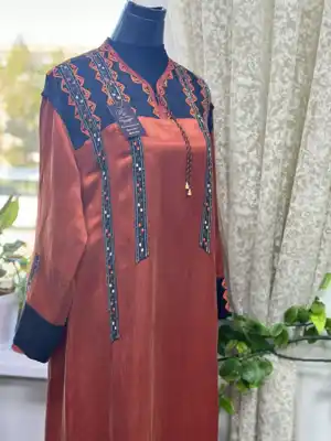 Türkmen fasonlar pombarh fasonlar Fasonlar 2025 fasonlar fason moda modalar Bezen bezen Türkmen fasonlar 2026 Türkmen fasonlar 2025 Türkmen fasonlar 2024 Türkmen fasonlar 2023 turkmenistan türkmenistan turkmen türkmen ashgabat  asgabat aşgabat balkan mary lebap dashoguz dasoguz daşoguz pombarh ponbarhat gulyupek gülýüpek stapel ştapel Gralan Çüýdeşen Abaýa Gadymy Krep Gurultaý 	Keteni Ýüpek Şifon Gipýur Lyon Welwet Atlas Kaşemir Streýç Suzana Ştapel Gülýüpek Pombarh Ýupka Gursakça Aksesuarlar Palto Penjek Okuw eşik Fata Sport eşik Uniforma Nakidka Öýme Şarf kompýuter ýaka ýaglyk Arenda köýnek 2nji el köýnek Taýyn köýnek Matalar Milli lybas milli lybaslar Toý köýnek Toý köýnekler toy koynek toy koynekler gundelik koynekler Gündelik	 
 köýnekler fata koynek Modern taze fason Eskiz koynektm turkmenkoynek türkmenkoynek fason moda moda fasonlar Iş eşik el iş	sada	ýakaly ýakasyz	keşdeli biserli	ýeňli giň nagyşly ýüregi açyk stoýka ýaka ýanly kombinasiýa 	zerli üsti aşak guşakly seçekli gysga ýeňli Lyon, Gülýüpek Toý köýnek keşdeli, ýakasyz, ýeňli 26-35, 35+ Çal, Gyzyl