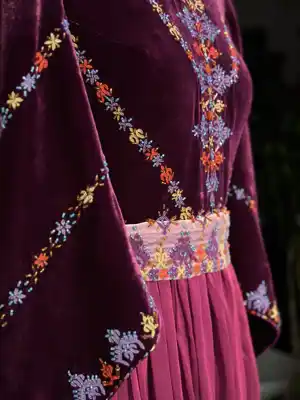 Türkmen fasonlar pombarh fasonlar Fasonlar 2025 fasonlar fason moda modalar Bezen bezen Türkmen fasonlar 2026 Türkmen fasonlar 2025 Türkmen fasonlar 2024 Türkmen fasonlar 2023 turkmenistan türkmenistan turkmen türkmen ashgabat  asgabat aşgabat balkan mary lebap dashoguz dasoguz daşoguz pombarh ponbarhat gulyupek gülýüpek stapel ştapel Gralan Çüýdeşen Abaýa Gadymy Krep Gurultaý 	Keteni Ýüpek Şifon Gipýur Lyon Welwet Atlas Kaşemir Streýç Suzana Ştapel Gülýüpek Pombarh Ýupka Gursakça Aksesuarlar Palto Penjek Okuw eşik Fata Sport eşik Uniforma Nakidka Öýme Şarf kompýuter ýaka ýaglyk Arenda köýnek 2nji el köýnek Taýyn köýnek Matalar Milli lybas milli lybaslar Toý köýnek Toý köýnekler toy koynek toy koynekler gundelik koynekler Gündelik	 
 köýnekler fata koynek Modern taze fason Eskiz koynektm turkmenkoynek türkmenkoynek fason moda moda fasonlar Iş eşik el iş	sada	ýakaly ýakasyz	keşdeli biserli	ýeňli giň nagyşly ýüregi açyk stoýka ýaka ýanly kombinasiýa 	zerli üsti aşak guşakly seçekli gysga ýeňli Şifon, Panbarhat (Pombarh)  keşdeli, biserli  Ak, Bežewyý, Gök, Benewşe, Mämişi, Goýy-gök