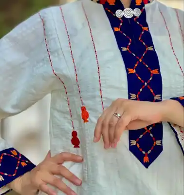 Türkmen fasonlar pombarh fasonlar Fasonlar 2025 fasonlar fason moda modalar Bezen bezen Türkmen fasonlar 2026 Türkmen fasonlar 2025 Türkmen fasonlar 2024 Türkmen fasonlar 2023 turkmenistan türkmenistan turkmen türkmen ashgabat  asgabat aşgabat balkan mary lebap dashoguz dasoguz daşoguz pombarh ponbarhat gulyupek gülýüpek stapel ştapel Gralan Çüýdeşen Abaýa Gadymy Krep Gurultaý 	Keteni Ýüpek Şifon Gipýur Lyon Welwet Atlas Kaşemir Streýç Suzana Ştapel Gülýüpek Pombarh Ýupka Gursakça Aksesuarlar Palto Penjek Okuw eşik Fata Sport eşik Uniforma Nakidka Öýme Şarf kompýuter ýaka ýaglyk Arenda köýnek 2nji el köýnek Taýyn köýnek Matalar Milli lybas milli lybaslar Toý köýnek Toý köýnekler toy koynek toy koynekler gundelik koynekler Gündelik	 
 köýnekler fata koynek Modern taze fason Eskiz koynektm turkmenkoynek türkmenkoynek fason moda moda fasonlar Iş eşik el iş	sada	ýakaly ýakasyz	keşdeli biserli	ýeňli giň nagyşly ýüregi açyk stoýka ýaka ýanly kombinasiýa 	zerli üsti aşak guşakly seçekli gysga ýeňli Lyon Gündelik sada  Ak, Goýy-gök  Taýyn köýnek