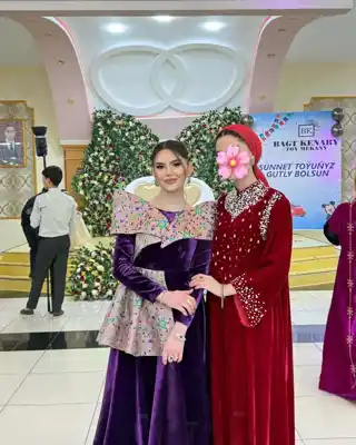 Türkmen fasonlar pombarh fasonlar Fasonlar 2025 fasonlar fason moda modalar Bezen bezen Türkmen fasonlar 2026 Türkmen fasonlar 2025 Türkmen fasonlar 2024 Türkmen fasonlar 2023 turkmenistan türkmenistan turkmen türkmen ashgabat  asgabat aşgabat balkan mary lebap dashoguz dasoguz daşoguz pombarh ponbarhat gulyupek gülýüpek stapel ştapel Gralan Çüýdeşen Abaýa Gadymy Krep Gurultaý 	Keteni Ýüpek Şifon Gipýur Lyon Welwet Atlas Kaşemir Streýç Suzana Ştapel Gülýüpek Pombarh Ýupka Gursakça Aksesuarlar Palto Penjek Okuw eşik Fata Sport eşik Uniforma Nakidka Öýme Şarf kompýuter ýaka ýaglyk Arenda köýnek 2nji el köýnek Taýyn köýnek Matalar Milli lybas milli lybaslar Toý köýnek Toý köýnekler toy koynek toy koynekler gundelik koynekler Gündelik	 
 köýnekler fata koynek Modern taze fason Eskiz koynektm turkmenkoynek türkmenkoynek fason moda moda fasonlar Iş eşik el iş	sada	ýakaly ýakasyz	keşdeli biserli	ýeňli giň nagyşly ýüregi açyk stoýka ýaka ýanly kombinasiýa 	zerli üsti aşak guşakly seçekli gysga ýeňli Panbarhat (Pombarh) Toý köýnek el iş, keşdeli, ýakasyz, ýeňli 12-16, 17-25, 26-35 Benewşe