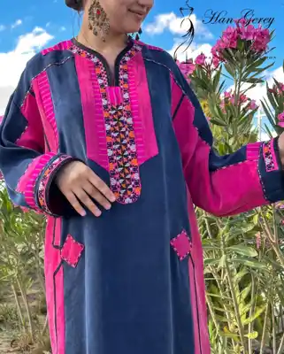 Türkmen fasonlar pombarh fasonlar Fasonlar 2025 fasonlar fason moda modalar Bezen bezen Türkmen fasonlar 2026 Türkmen fasonlar 2025 Türkmen fasonlar 2024 Türkmen fasonlar 2023 turkmenistan türkmenistan turkmen türkmen ashgabat  asgabat aşgabat balkan mary lebap dashoguz dasoguz daşoguz pombarh ponbarhat gulyupek gülýüpek stapel ştapel Gralan Çüýdeşen Abaýa Gadymy Krep Gurultaý 	Keteni Ýüpek Şifon Gipýur Lyon Welwet Atlas Kaşemir Streýç Suzana Ştapel Gülýüpek Pombarh Ýupka Gursakça Aksesuarlar Palto Penjek Okuw eşik Fata Sport eşik Uniforma Nakidka Öýme Şarf kompýuter ýaka ýaglyk Arenda köýnek 2nji el köýnek Taýyn köýnek Matalar Milli lybas milli lybaslar Toý köýnek Toý köýnekler toy koynek toy koynekler gundelik koynekler Gündelik	 
 köýnekler fata koynek Modern taze fason Eskiz koynektm turkmenkoynek türkmenkoynek fason moda moda fasonlar Iş eşik el iş	sada	ýakaly ýakasyz	keşdeli biserli	ýeňli giň nagyşly ýüregi açyk stoýka ýaka ýanly kombinasiýa 	zerli üsti aşak guşakly seçekli gysga ýeňli Gülýüpek Toý köýnek el iş, ýakaly  Gülgüne, Goýy-gök