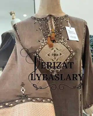 Türkmen fasonlar pombarh fasonlar Fasonlar 2025 fasonlar fason moda modalar Bezen bezen Türkmen fasonlar 2026 Türkmen fasonlar 2025 Türkmen fasonlar 2024 Türkmen fasonlar 2023 turkmenistan türkmenistan turkmen türkmen ashgabat  asgabat aşgabat balkan mary lebap dashoguz dasoguz daşoguz pombarh ponbarhat gulyupek gülýüpek stapel ştapel Gralan Çüýdeşen Abaýa Gadymy Krep Gurultaý 	Keteni Ýüpek Şifon Gipýur Lyon Welwet Atlas Kaşemir Streýç Suzana Ştapel Gülýüpek Pombarh Ýupka Gursakça Aksesuarlar Palto Penjek Okuw eşik Fata Sport eşik Uniforma Nakidka Öýme Şarf kompýuter ýaka ýaglyk Arenda köýnek 2nji el köýnek Taýyn köýnek Matalar Milli lybas milli lybaslar Toý köýnek Toý köýnekler toy koynek toy koynekler gundelik koynekler Gündelik	 
 köýnekler fata koynek Modern taze fason Eskiz koynektm turkmenkoynek türkmenkoynek fason moda moda fasonlar Iş eşik el iş	sada	ýakaly ýakasyz	keşdeli biserli	ýeňli giň nagyşly ýüregi açyk stoýka ýaka ýanly kombinasiýa 	zerli üsti aşak guşakly seçekli gysga ýeňli Gülýüpek Toý köýnek el iş, ýakaly  Wizon