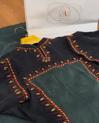 Türkmen fasonlar pombarh fasonlar Fasonlar 2025 fasonlar fason moda modalar Bezen bezen Türkmen fasonlar 2026 Türkmen fasonlar 2025 Türkmen fasonlar 2024 Türkmen fasonlar 2023 turkmenistan türkmenistan turkmen türkmen ashgabat  asgabat aşgabat balkan mary lebap dashoguz dasoguz daşoguz pombarh ponbarhat gulyupek gülýüpek stapel ştapel Gralan Çüýdeşen Abaýa Gadymy Krep Gurultaý 	Keteni Ýüpek Şifon Gipýur Lyon Welwet Atlas Kaşemir Streýç Suzana Ştapel Gülýüpek Pombarh Ýupka Gursakça Aksesuarlar Palto Penjek Okuw eşik Fata Sport eşik Uniforma Nakidka Öýme Şarf kompýuter ýaka ýaglyk Arenda köýnek 2nji el köýnek Taýyn köýnek Matalar Milli lybas milli lybaslar Toý köýnek Toý köýnekler toy koynek toy koynekler gundelik koynekler Gündelik	 
 köýnekler fata koynek Modern taze fason Eskiz koynektm turkmenkoynek türkmenkoynek fason moda moda fasonlar Iş eşik el iş	sada	ýakaly ýakasyz	keşdeli biserli	ýeňli giň nagyşly ýüregi açyk stoýka ýaka ýanly kombinasiýa 	zerli üsti aşak guşakly seçekli gysga ýeňli Ýüpek, Gülýüpek Gündelik, Iş eşik ýakaly, ýeňli, giň, nagyşly 26-35 Gara, Goýy-çal yaz, tomus, guyz