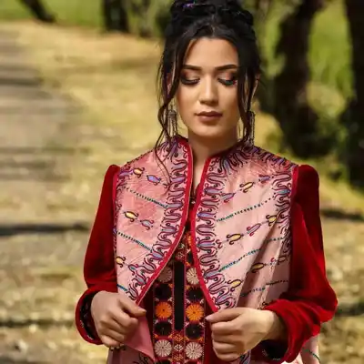 Türkmen fasonlar pombarh fasonlar Fasonlar 2025 fasonlar fason moda modalar Bezen bezen Türkmen fasonlar 2026 Türkmen fasonlar 2025 Türkmen fasonlar 2024 Türkmen fasonlar 2023 turkmenistan türkmenistan turkmen türkmen ashgabat  asgabat aşgabat balkan mary lebap dashoguz dasoguz daşoguz pombarh ponbarhat gulyupek gülýüpek stapel ştapel Gralan Çüýdeşen Abaýa Gadymy Krep Gurultaý 	Keteni Ýüpek Şifon Gipýur Lyon Welwet Atlas Kaşemir Streýç Suzana Ştapel Gülýüpek Pombarh Ýupka Gursakça Aksesuarlar Palto Penjek Okuw eşik Fata Sport eşik Uniforma Nakidka Öýme Şarf kompýuter ýaka ýaglyk Arenda köýnek 2nji el köýnek Taýyn köýnek Matalar Milli lybas milli lybaslar Toý köýnek Toý köýnekler toy koynek toy koynekler gundelik koynekler Gündelik	 
 köýnekler fata koynek Modern taze fason Eskiz koynektm turkmenkoynek türkmenkoynek fason moda moda fasonlar Iş eşik el iş	sada	ýakaly ýakasyz	keşdeli biserli	ýeňli giň nagyşly ýüregi açyk stoýka ýaka ýanly kombinasiýa 	zerli üsti aşak guşakly seçekli gysga ýeňli Milli lybas el iş