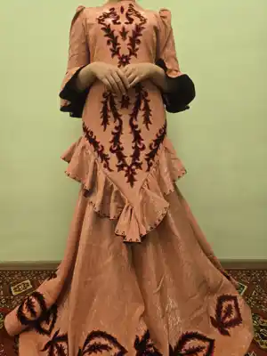 Türkmen fasonlar pombarh fasonlar Fasonlar 2025 fasonlar fason moda modalar Bezen bezen Türkmen fasonlar 2026 Türkmen fasonlar 2025 Türkmen fasonlar 2024 Türkmen fasonlar 2023 turkmenistan türkmenistan turkmen türkmen ashgabat  asgabat aşgabat balkan mary lebap dashoguz dasoguz daşoguz pombarh ponbarhat gulyupek gülýüpek stapel ştapel Gralan Çüýdeşen Abaýa Gadymy Krep Gurultaý 	Keteni Ýüpek Şifon Gipýur Lyon Welwet Atlas Kaşemir Streýç Suzana Ştapel Gülýüpek Pombarh Ýupka Gursakça Aksesuarlar Palto Penjek Okuw eşik Fata Sport eşik Uniforma Nakidka Öýme Şarf kompýuter ýaka ýaglyk Arenda köýnek 2nji el köýnek Taýyn köýnek Matalar Milli lybas milli lybaslar Toý köýnek Toý köýnekler toy koynek toy koynekler gundelik koynekler Gündelik	 
 köýnekler fata koynek Modern taze fason Eskiz koynektm turkmenkoynek türkmenkoynek fason moda moda fasonlar Iş eşik el iş	sada	ýakaly ýakasyz	keşdeli biserli	ýeňli giň nagyşly ýüregi açyk stoýka ýaka ýanly kombinasiýa 	zerli üsti aşak guşakly seçekli gysga ýeňli Şantu Toý köýnek el iş, ýakasyz, gysga ýeňli, giň, gaş 17-25, 26-35  yaz, tomus, guyz 2nji el