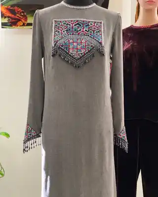 Türkmen fasonlar pombarh fasonlar Fasonlar 2025 fasonlar fason moda modalar Bezen bezen Türkmen fasonlar 2026 Türkmen fasonlar 2025 Türkmen fasonlar 2024 Türkmen fasonlar 2023 turkmenistan türkmenistan turkmen türkmen ashgabat  asgabat aşgabat balkan mary lebap dashoguz dasoguz daşoguz pombarh ponbarhat gulyupek gülýüpek stapel ştapel Gralan Çüýdeşen Abaýa Gadymy Krep Gurultaý 	Keteni Ýüpek Şifon Gipýur Lyon Welwet Atlas Kaşemir Streýç Suzana Ştapel Gülýüpek Pombarh Ýupka Gursakça Aksesuarlar Palto Penjek Okuw eşik Fata Sport eşik Uniforma Nakidka Öýme Şarf kompýuter ýaka ýaglyk Arenda köýnek 2nji el köýnek Taýyn köýnek Matalar Milli lybas milli lybaslar Toý köýnek Toý köýnekler toy koynek toy koynekler gundelik koynekler Gündelik	 
 köýnekler fata koynek Modern taze fason Eskiz koynektm turkmenkoynek türkmenkoynek fason moda moda fasonlar Iş eşik el iş	sada	ýakaly ýakasyz	keşdeli biserli	ýeňli giň nagyşly ýüregi açyk stoýka ýaka ýanly kombinasiýa 	zerli üsti aşak guşakly seçekli gysga ýeňli 