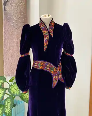 Türkmen fasonlar pombarh fasonlar Fasonlar 2025 fasonlar fason moda modalar Bezen bezen Türkmen fasonlar 2026 Türkmen fasonlar 2025 Türkmen fasonlar 2024 Türkmen fasonlar 2023 turkmenistan türkmenistan turkmen türkmen ashgabat  asgabat aşgabat balkan mary lebap dashoguz dasoguz daşoguz pombarh ponbarhat gulyupek gülýüpek stapel ştapel Gralan Çüýdeşen Abaýa Gadymy Krep Gurultaý 	Keteni Ýüpek Şifon Gipýur Lyon Welwet Atlas Kaşemir Streýç Suzana Ştapel Gülýüpek Pombarh Ýupka Gursakça Aksesuarlar Palto Penjek Okuw eşik Fata Sport eşik Uniforma Nakidka Öýme Şarf kompýuter ýaka ýaglyk Arenda köýnek 2nji el köýnek Taýyn köýnek Matalar Milli lybas milli lybaslar Toý köýnek Toý köýnekler toy koynek toy koynekler gundelik koynekler Gündelik	 
 köýnekler fata koynek Modern taze fason Eskiz koynektm turkmenkoynek türkmenkoynek fason moda moda fasonlar Iş eşik el iş	sada	ýakaly ýakasyz	keşdeli biserli	ýeňli giň nagyşly ýüregi açyk stoýka ýaka ýanly kombinasiýa 	zerli üsti aşak guşakly seçekli gysga ýeňli 