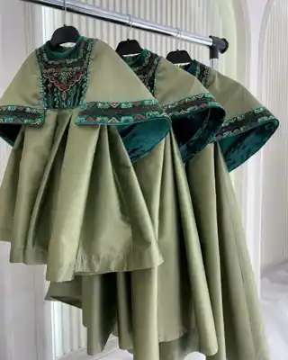 Türkmen fasonlar pombarh fasonlar Fasonlar 2025 fasonlar fason moda modalar Bezen bezen Türkmen fasonlar 2026 Türkmen fasonlar 2025 Türkmen fasonlar 2024 Türkmen fasonlar 2023 turkmenistan türkmenistan turkmen türkmen ashgabat  asgabat aşgabat balkan mary lebap dashoguz dasoguz daşoguz pombarh ponbarhat gulyupek gülýüpek stapel ştapel Gralan Çüýdeşen Abaýa Gadymy Krep Gurultaý 	Keteni Ýüpek Şifon Gipýur Lyon Welwet Atlas Kaşemir Streýç Suzana Ştapel Gülýüpek Pombarh Ýupka Gursakça Aksesuarlar Palto Penjek Okuw eşik Fata Sport eşik Uniforma Nakidka Öýme Şarf kompýuter ýaka ýaglyk Arenda köýnek 2nji el köýnek Taýyn köýnek Matalar Milli lybas milli lybaslar Toý köýnek Toý köýnekler toy koynek toy koynekler gundelik koynekler Gündelik	 
 köýnekler fata koynek Modern taze fason Eskiz koynektm turkmenkoynek türkmenkoynek fason moda moda fasonlar Iş eşik el iş	sada	ýakaly ýakasyz	keşdeli biserli	ýeňli giň nagyşly ýüregi açyk stoýka ýaka ýanly kombinasiýa 	zerli üsti aşak guşakly seçekli gysga ýeňli 